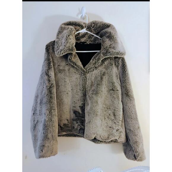 Soft Gray Large Faux Fur Snap Up Jacket.Baggy. Hip Hop. NYC. Trendy. 90s. Y2K. - Picture 1 of 13